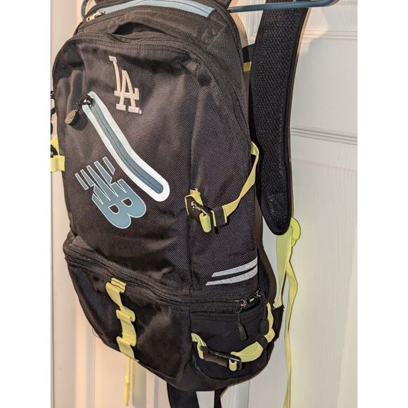 New Balance backpack LA Dodgers Logo Running Track Bag Black Yellow Hydration - Picture 11 of 13